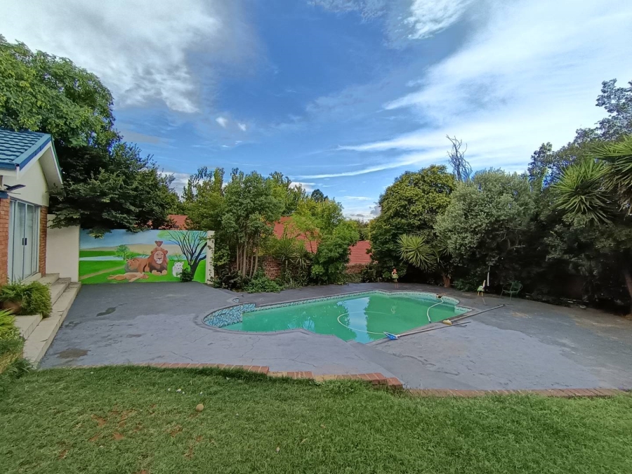 6 Bedroom Property for Sale in Heuwelsig Free State